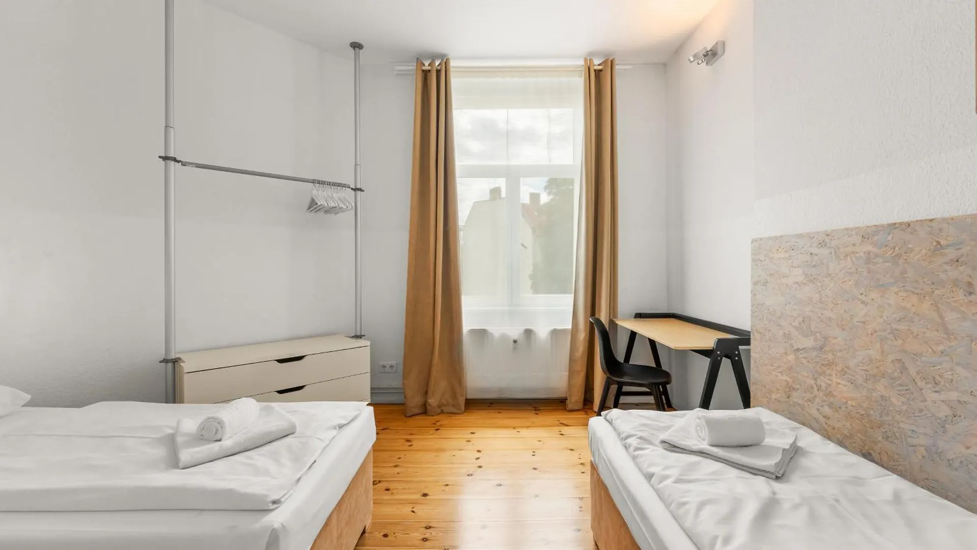 Mooeve Friedrichs Big Daire Berlin