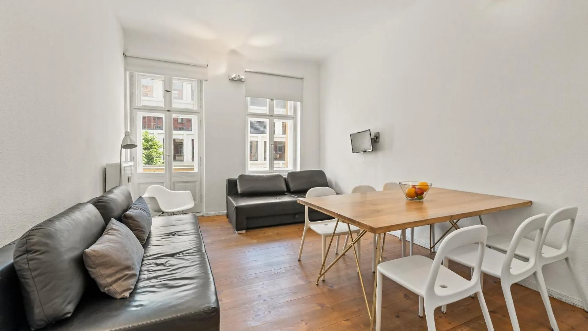 Mooeve Friedrichs Big Daire Berlin