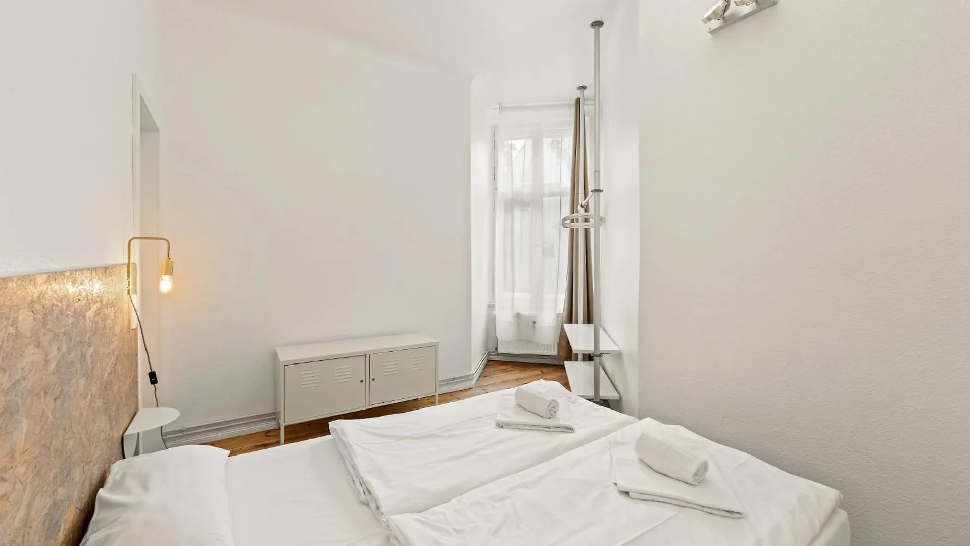 Mooeve Friedrichs Big Daire Berlin